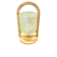 مصباح طاولة خشبي بتصميم طبيعي مع غطاء منسوج