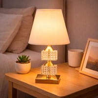 مصباح طاولة أنيق بتصميم فاخر يجمع بين الكريستال ال...