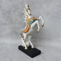 أضف لمسة من الفخامة إلى ديكورك مع تمثال الحصان كار...