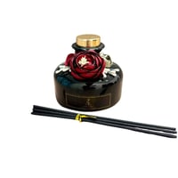 فواحة عطرية بتصميم زهري فاخر