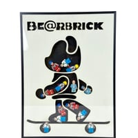 لوحة ديكور Bearbrick بإطار خشبي حجم وسط