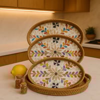 طقم صواني بيضاوية من الخيزران بنقشة فسيفساء ملونة