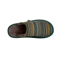 شباشب منزلية مخططة دافئة