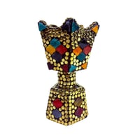 مبخرة تراثية مزخرفة بالأحجار الملونة