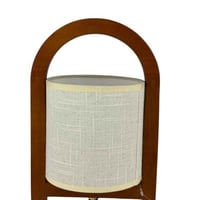 مصباح طاولة خشبي بقوس علوي كلاسيكي