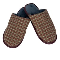 شبشب منزلي شتوي بنقشة مربعات خضراء