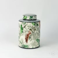 فازة سيراميك بغطاء بلمسة فخمة