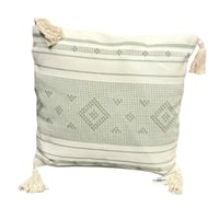 وسادة كنبة بنقشة هندسية مع شرابات