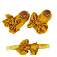 طقم شرابات وربطة شعر أطفال بفيونكة ساتان