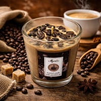 شمعة عطرية برائحة القهوة في كوب زجاجي