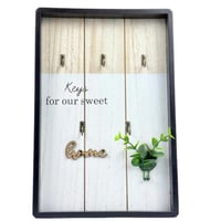 لوحة علاقة مفاتيح خشبية بتصميم زخرفي