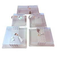 صناديق ضيافة فاخرة بأغطية شفافة