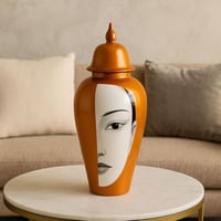 فازة وجه سيراميكية بغطاء برتقالي – طراز فني فاخر