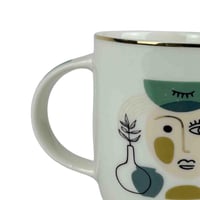 كوب سيراميك بتصميم فني بلمسة ذهبية