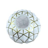 كرة ديكور خزفية بتصميم هندسي ذهبي