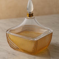 علبة تقديم اكريلك بغطاء مزخرف