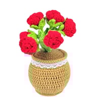 مزهرية كروشيه بزهور وردية