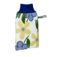 ليفة استحمام قماشية بطبعة زهور