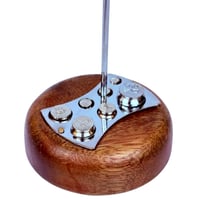 ميزان العدالة المكتبي – قاعدة خشبية فاخرة