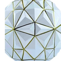 كرة ديكور خزفية بتصميم هندسي ذهبي