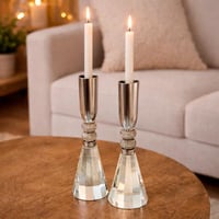 طقم شمعدانات كريستال وفضي بتصميم فاخر