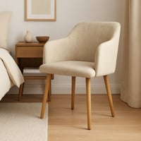 كرسي مبطن أنيق بلون بيج مع مساند