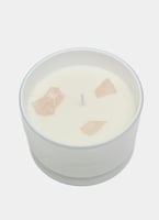 شموع في أوعية زجاجية