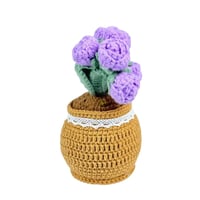 مزهرية كروشيه بزهور وردية