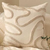 وسادة بخطوط مينيمالية أنيقة