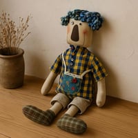 دمية قماشية ديكور بأزياء فلكلورية