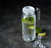 إبريق زجاجي أنيق