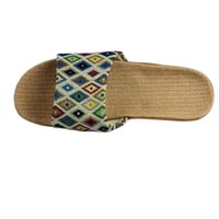 شبشب منزلي بنقشة هندسية ملونة