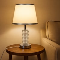 مصباح طاولة أنيق بقاعدة كريستالية وظل قماشي