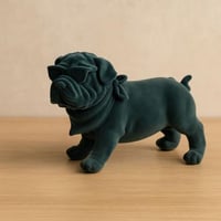 تمثال كلب مخمل