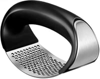 هراسة ثوم بتصميم عصري