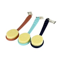 فرشاة استحمام بألوان متعددة ومقبض مريح