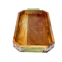 صينية ضيافة خشبية مزخرفة بمقابض نحاسية