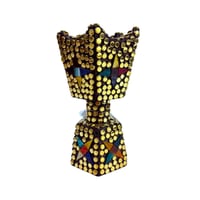 مبخرة تراثية مزخرفة بالأحجار الملونة