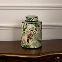 فازة سيراميك بغطاء بلمسة فخمة