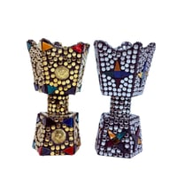 مبخرة تراثية مزخرفة بالأحجار الملونة