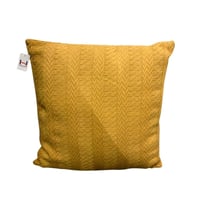 خدادية محاكة بنقشة بارزة لون بني دافي