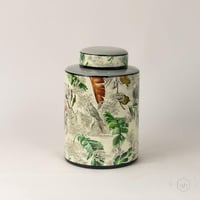 فازة سيراميك بغطاء بلمسة فخمة