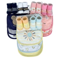 طقم مريلة وجوارب للرضّع – 3 مرايل + زوجين من الجوا...