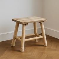 كرسي خشبي ريفي صغير