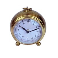 ساعات مكتبية تراثية بأرقام عربية