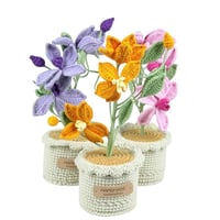 زهرة كروشيه في أصيص يدوي