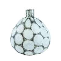 مزهرية زجاجية بتصميم منقط - لمسة فنية عصرية لديكور...