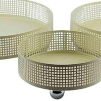 طقوم صواني دائرية أنيقة بلون بيج هادي، تجي بثلاث م...