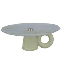 منصة تقديم سيراميك بتصميم فني