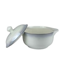 قدر بورسلان بغطاء أنيق